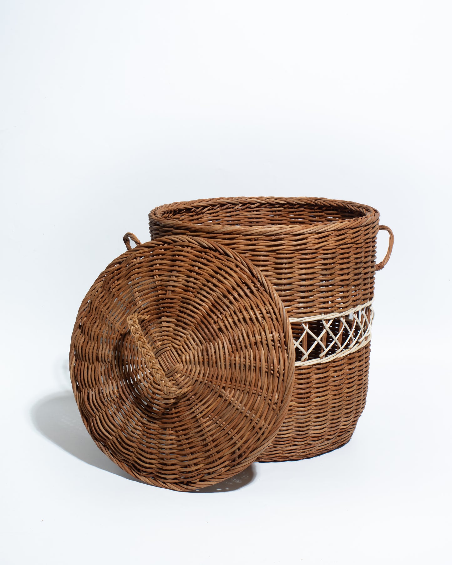 Handwoven Rattan Storage Basket with Lid – Natural Wicker Organizer with Handles