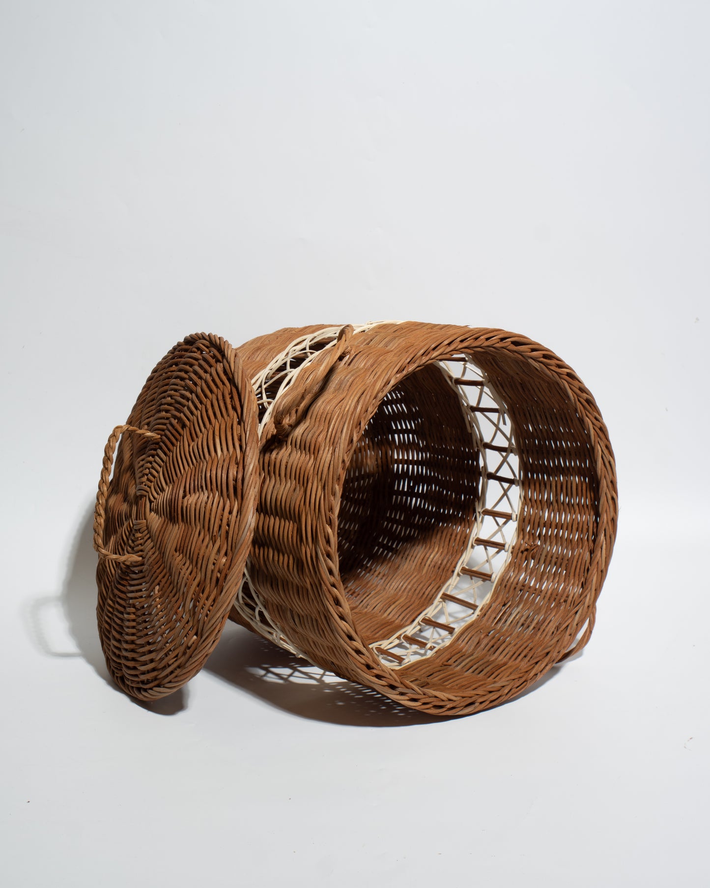 Handwoven Rattan Storage Basket with Lid – Natural Wicker Organizer with Handles