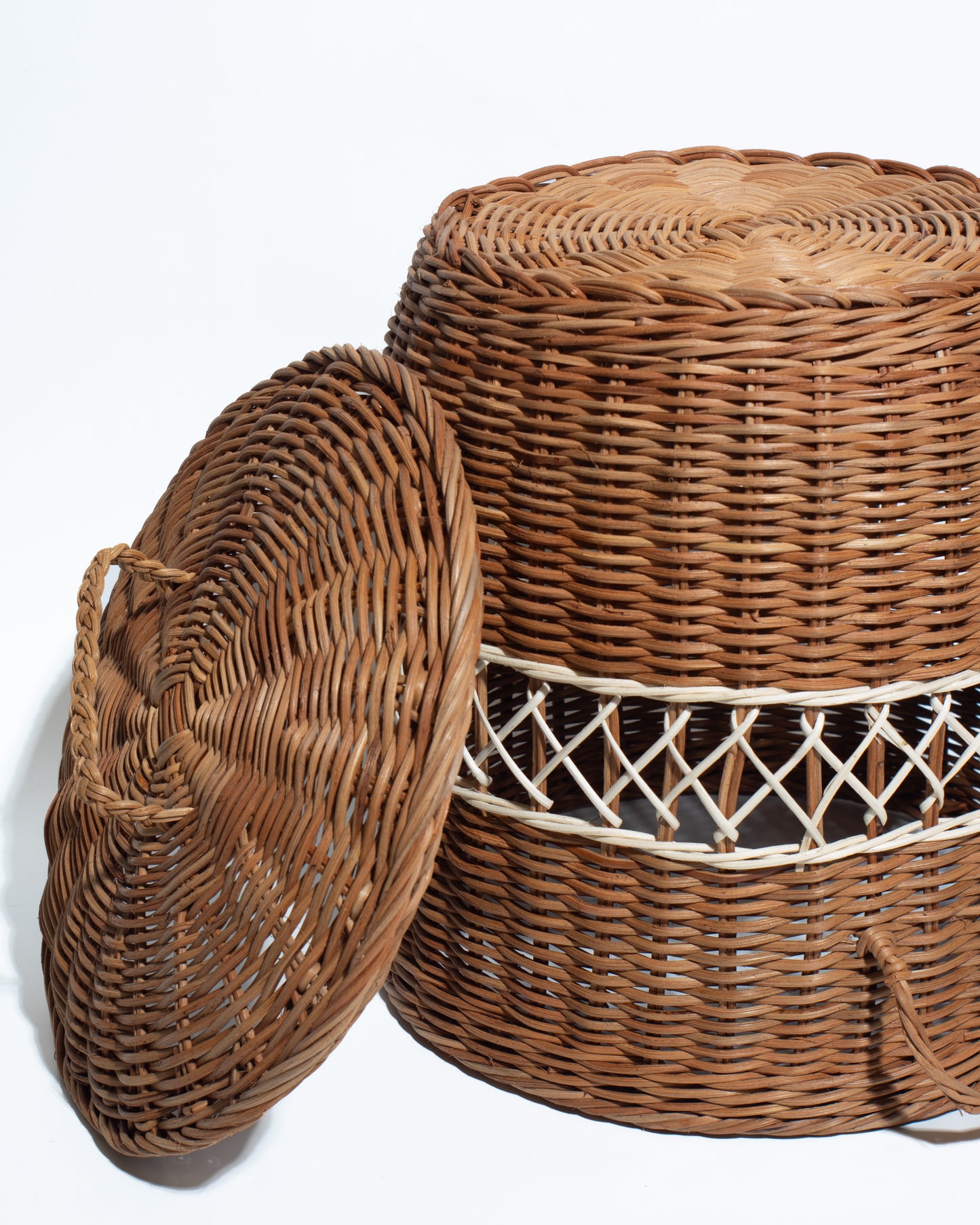 Handwoven Rattan Storage Basket with Lid – Natural Wicker Organizer with Handles