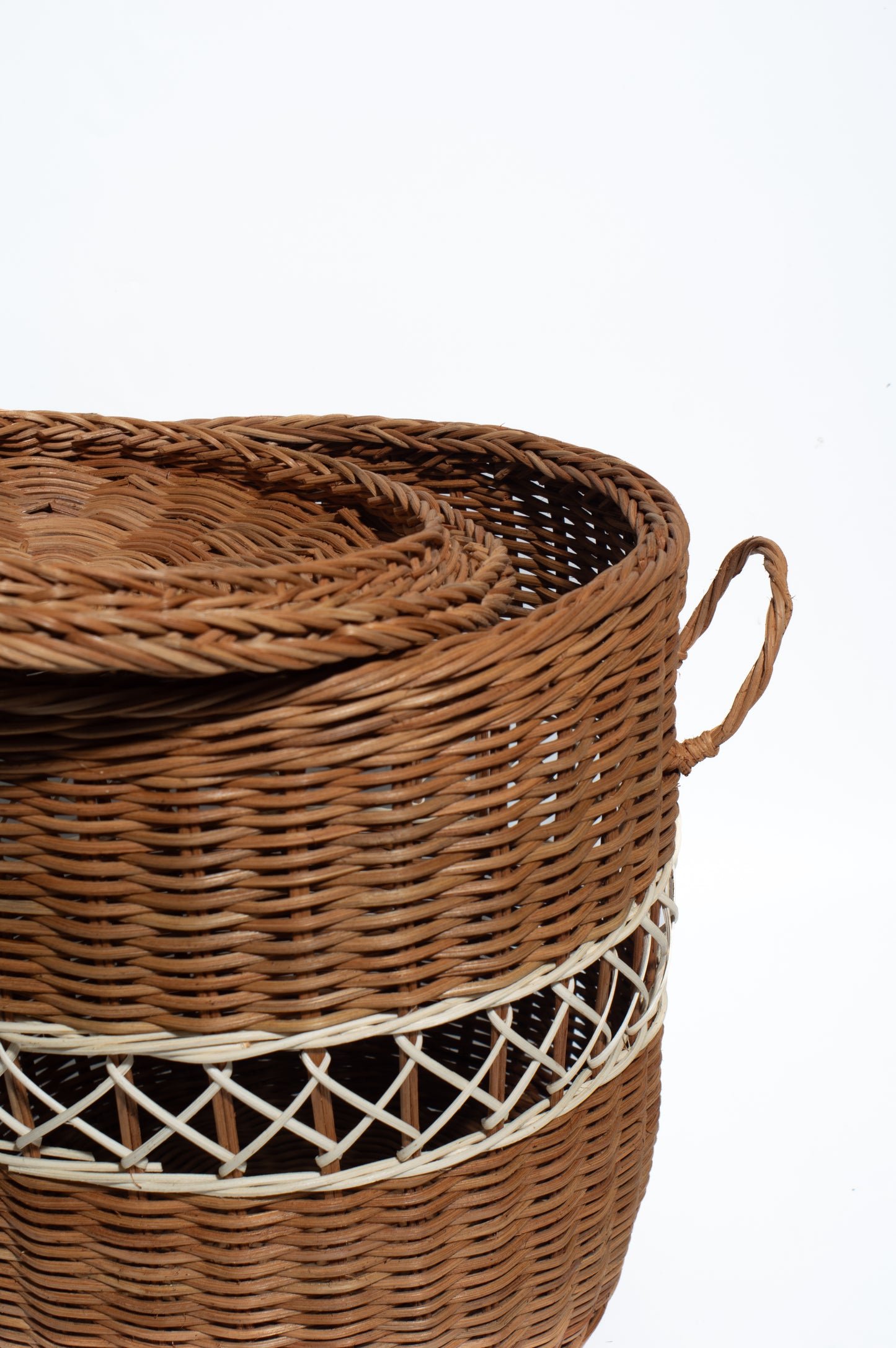 Handwoven Rattan Storage Basket with Lid – Natural Wicker Organizer with Handles