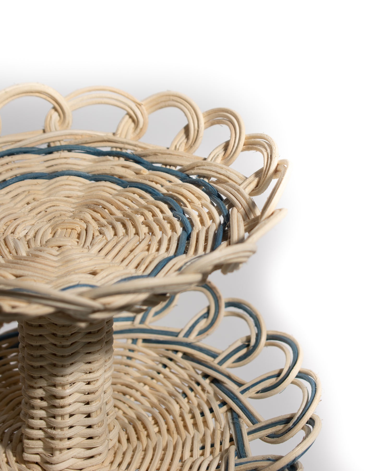 Handwoven rattan basket – Elegant Design for holding fruits, snacks, keys, small items, or as a stylish centerpiece.