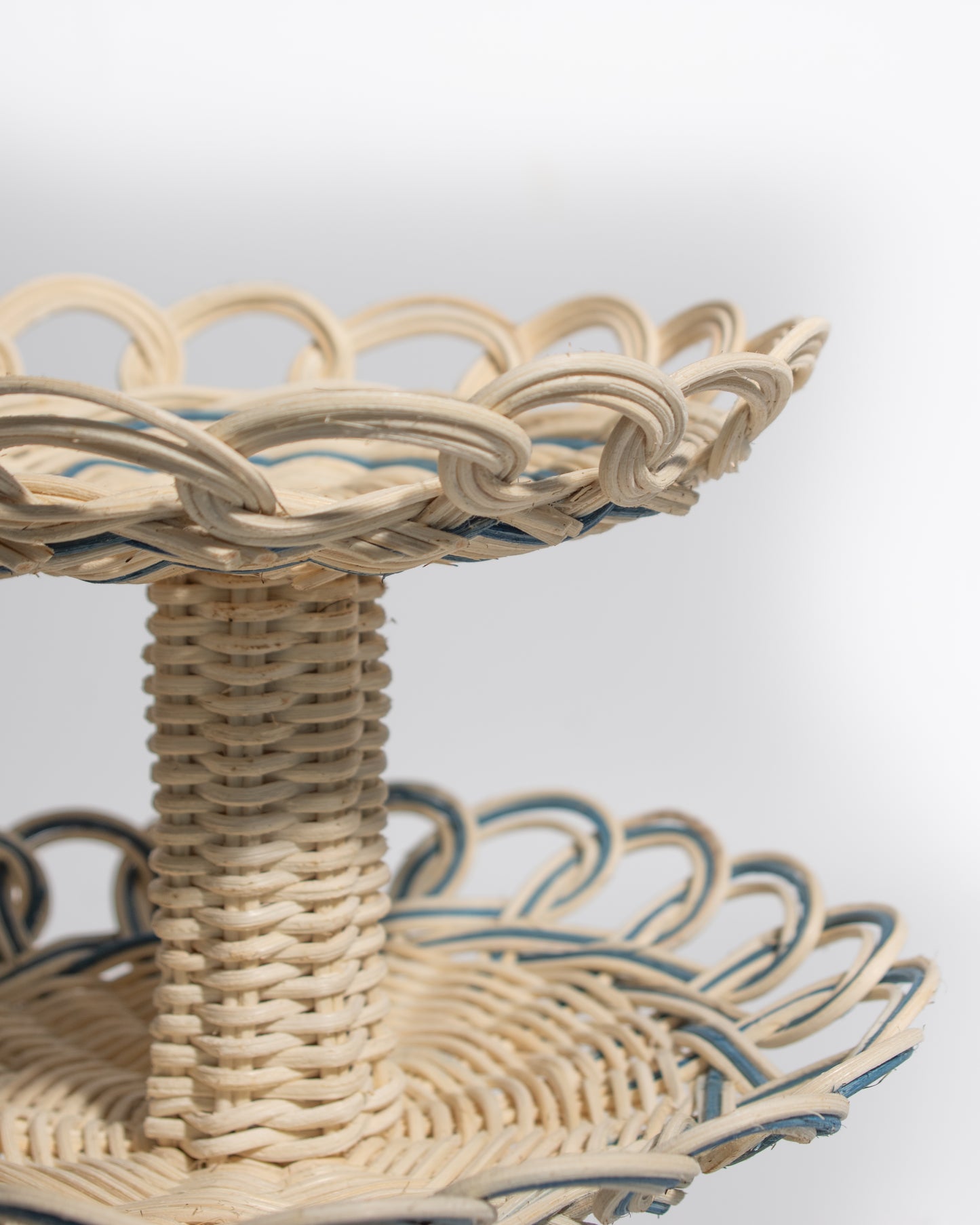 Handwoven rattan basket – Elegant Design for holding fruits, snacks, keys, small items, or as a stylish centerpiece.