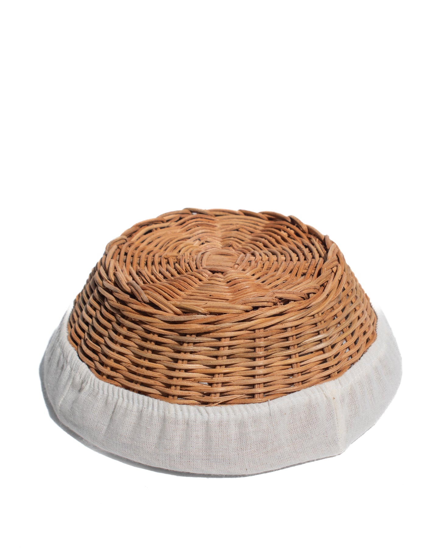 Handwoven rattan basket – Elegant Design for holding fruits, snacks, keys, small items, or as a stylish centerpiece.