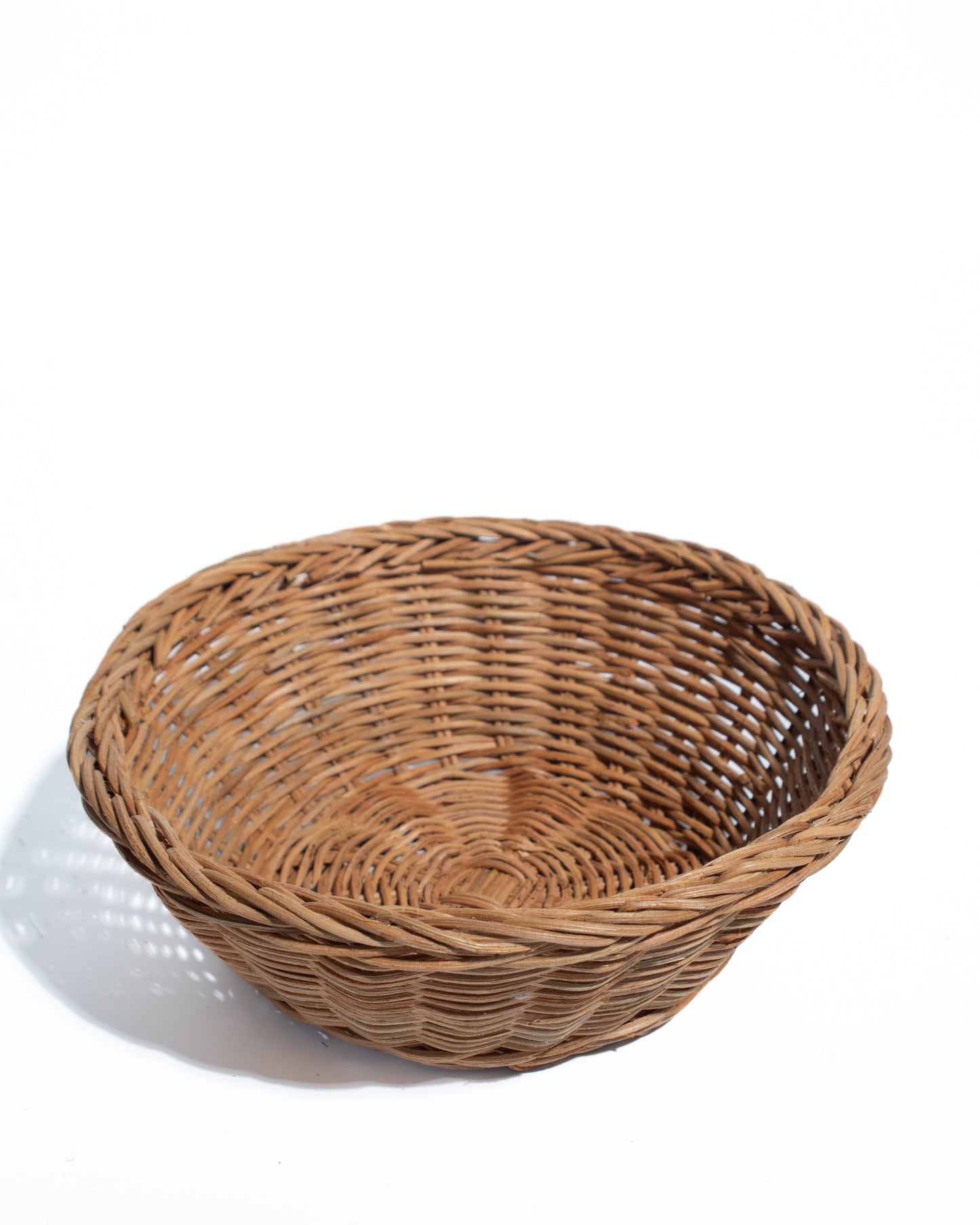 Handwoven rattan basket – Elegant Design for holding fruits, snacks, keys, small items, or as a stylish centerpiece.