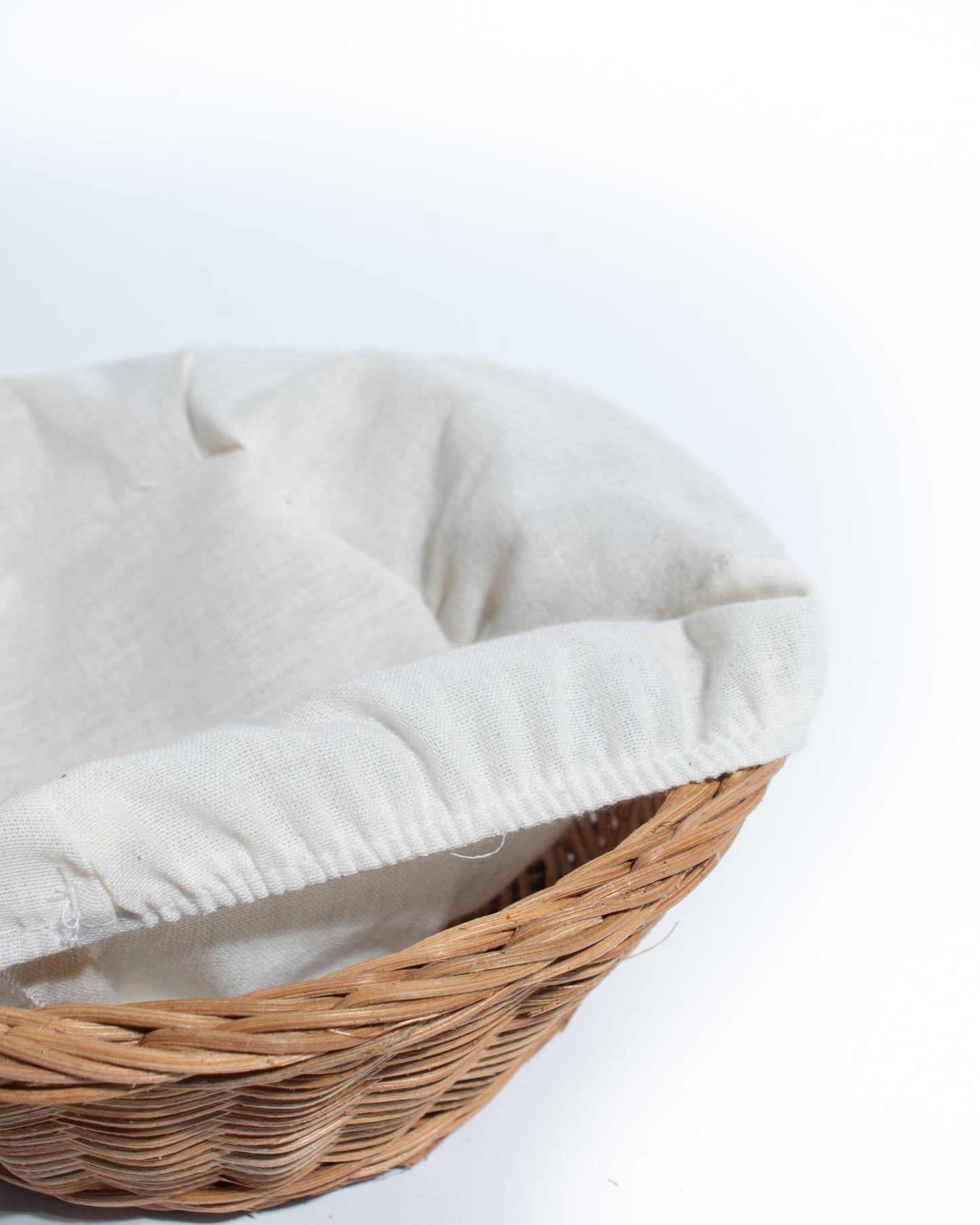 Handwoven rattan basket – Elegant Design for holding fruits, snacks, keys, small items, or as a stylish centerpiece.