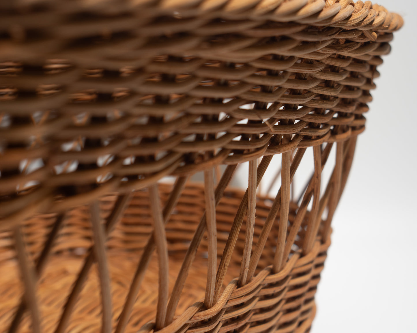 Large Handwoven Rattan Basket – Sturdy, Spacious & Naturally Beautiful