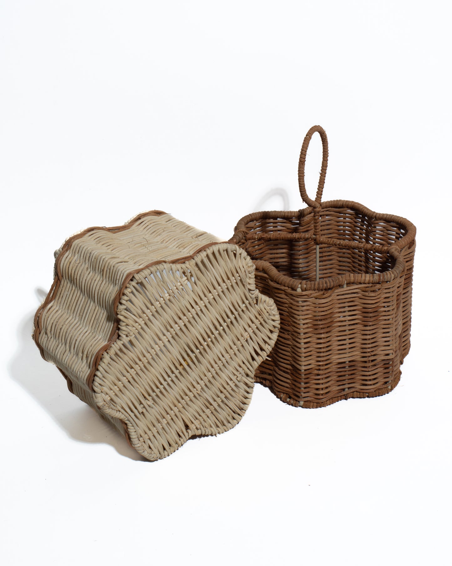 Handwoven Bamboo Tray with Iron Frame – Elegant Floral Design