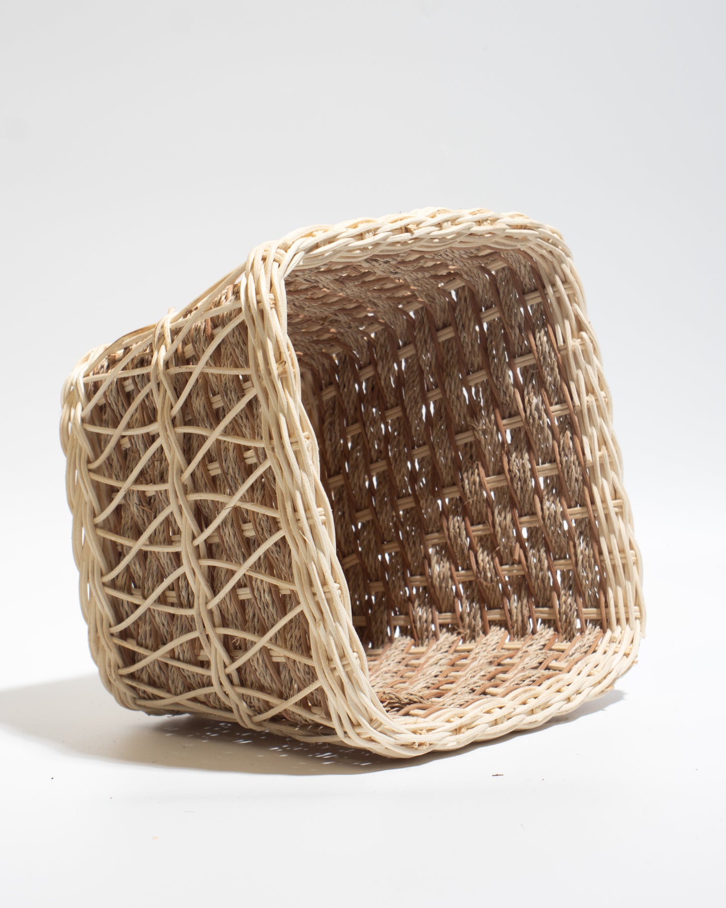 rattan basket he perfect size for flower arrangements, storing small items, toys, stationery, or accessories.
